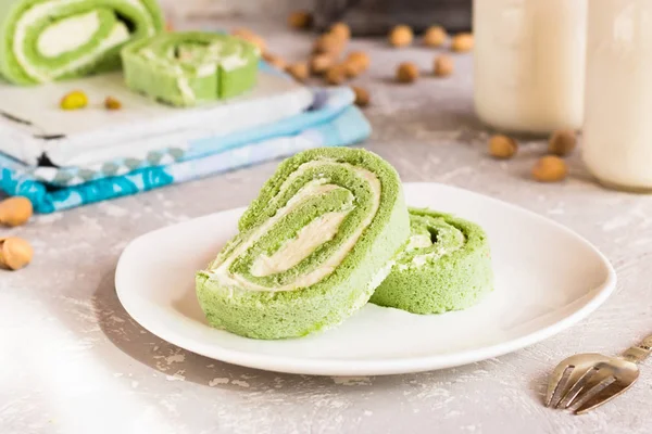 Fıstıklı bisküvi rulet