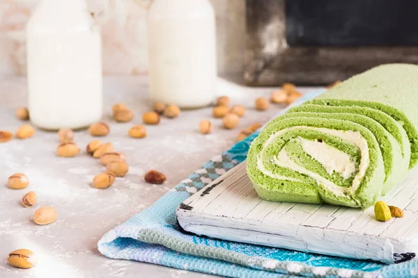 Fıstıklı bisküvi rulet