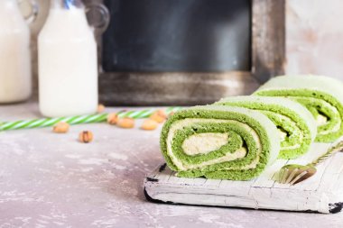 Fıstıklı bisküvi rulet