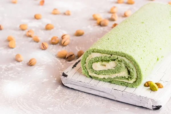 Fıstıklı bisküvi rulet