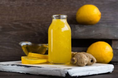 Limon, bal ve zencefil soğuk algınlığı için ev çıkar yol