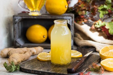 Limon, bal ve zencefil soğuk algınlığı için ev çıkar yol