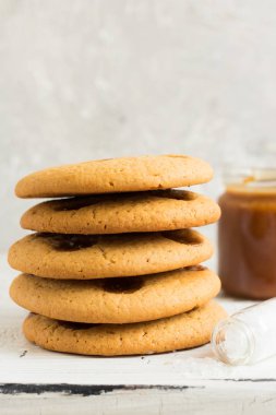 Tuzlu karamel ile bisküvi