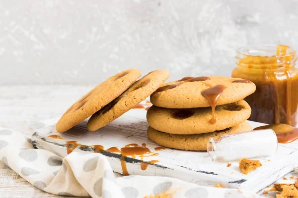 Galletas con caramelo salado — Foto de Stock