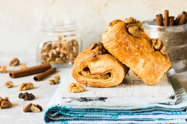 Akçaağaç şurubu ve ceviz ile Puffs