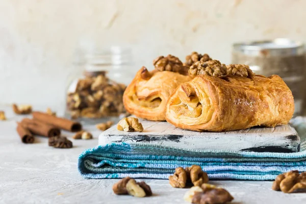 Akçaağaç şurubu ve ceviz ile Puffs