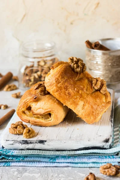 Akçaağaç şurubu ve ceviz ile Puffs