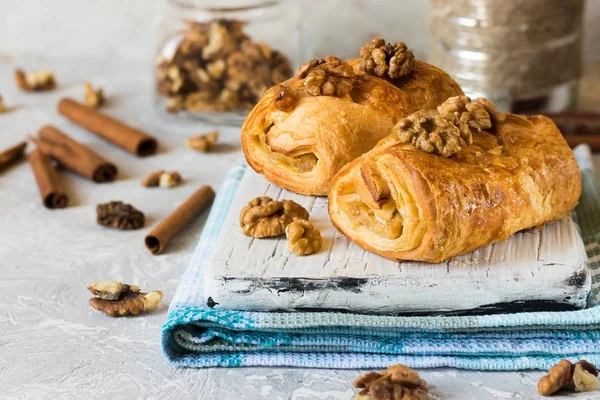 Akçaağaç şurubu ve ceviz ile Puffs