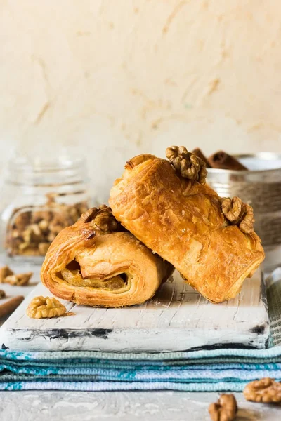 Akçaağaç şurubu ve ceviz ile Puffs