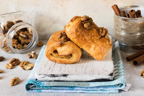 Akçaağaç şurubu ve ceviz ile Puffs