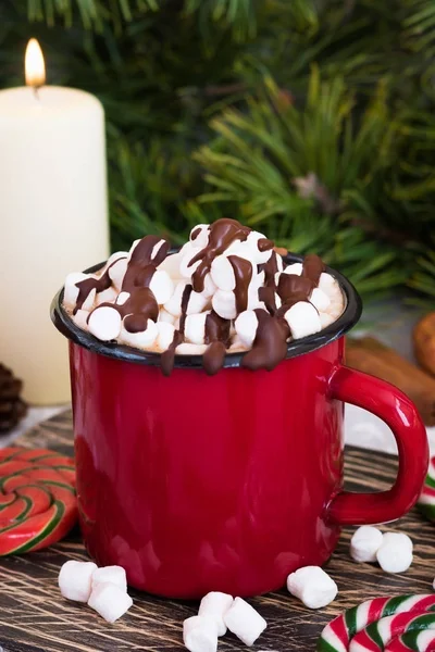 Cacao de Año Nuevo con chocolate en un tazón rojo — Foto de Stock