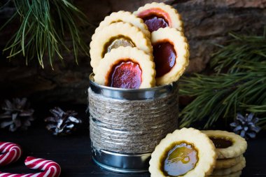 Renkli Carmel ev yapımı vitray kurabiye
