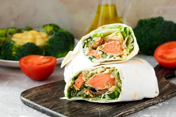 Roll with salmon in pita bread — Stock Photo, Image