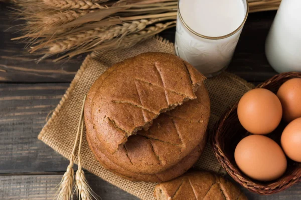 Roggenkuchen im rustikalen Stil — Stockfoto