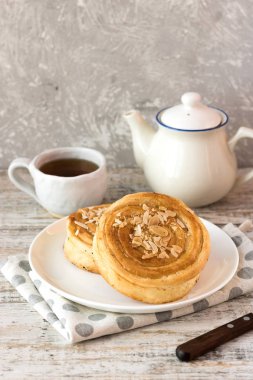 Badem yaprakları ile denish