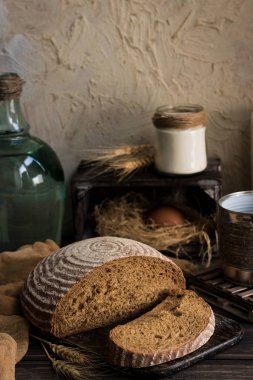 Ekmek maya rustik koyu arka plan üzerinde olmadan