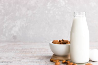 Bir şişe badem sütü