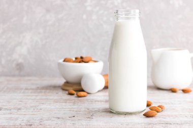 Bir şişe badem sütü