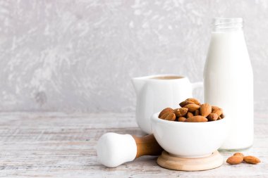 Badem ve badem sütü