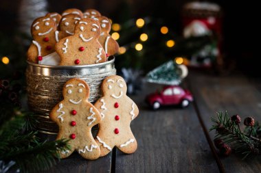 Geleneksel Noel Kurabiyeleri - Zencefilli Ekmek Erkekleri