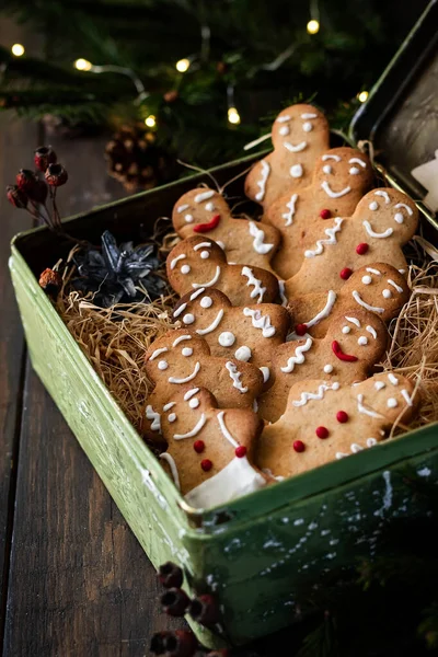 Παραδοσιακά χριστουγεννιάτικα μπισκότα - Gingerbread άνδρες — Φωτογραφία Αρχείου