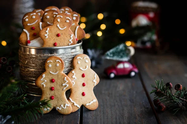 Biscotti tradizionali di Natale - Gingerbread Men — Foto Stock