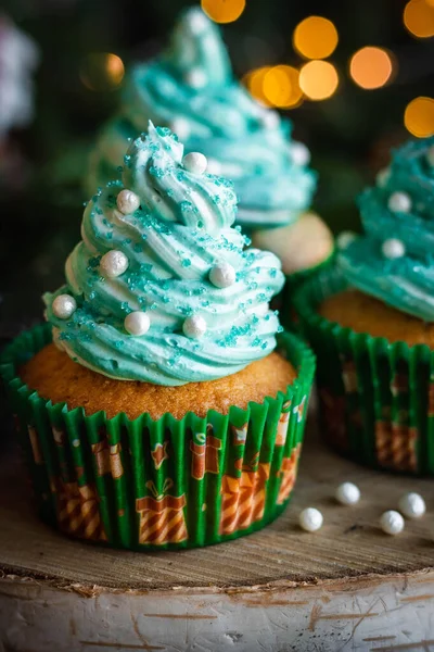 Citrus cupcakes with butter cream and festive decor for New Year and Christmas. — Stock Photo, Image