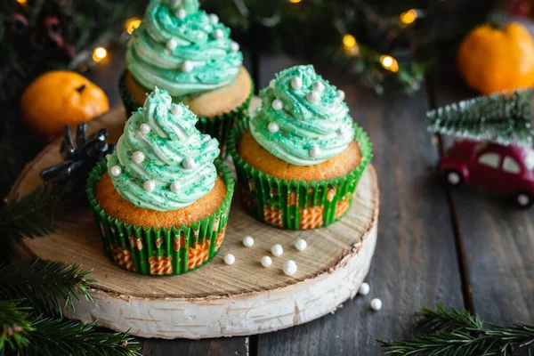 Citrus cupcakes with butter cream and festive decor for New Year and Christmas. — Stock Photo, Image