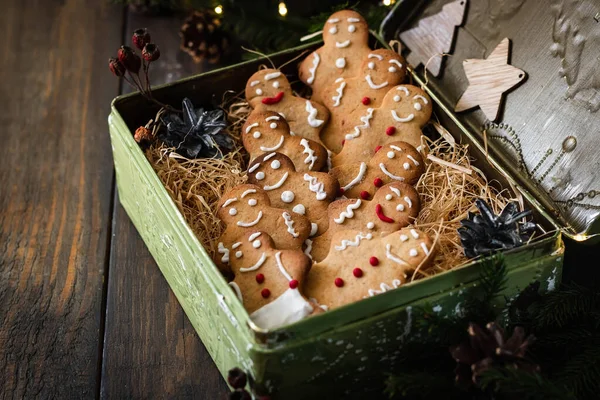 Παραδοσιακά χριστουγεννιάτικα μπισκότα - Gingerbread άνδρες — Φωτογραφία Αρχείου