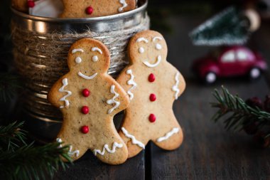 Geleneksel Noel Kurabiyeleri - Zencefilli Ekmek Erkekleri