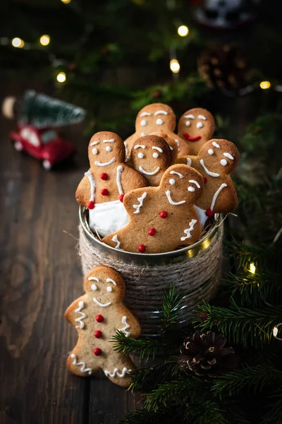 Tradycyjne ciasteczka świąteczne - Pierniki Mężczyźni — Zdjęcie stockowe