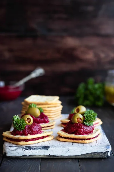 Beterraba gosto de biscoitos. Um lanche de festa original . — Fotografia de Stock