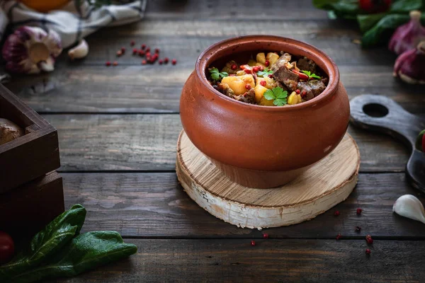 Asar Una Olla Barro Estilo Rústico Carne Res Estofada Con — Foto de Stock