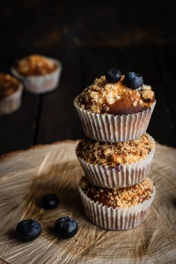 Yabanmersinli kek ve shtreisel. Ev yapımı pişirme. Basit ve rahat yiyecekler..