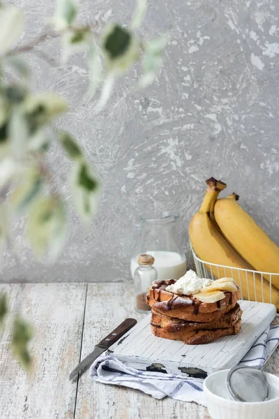 Tostadas Francesas Con Plátano Requesón Comida Sencilla Cómoda Desayuno Sencillo — Foto de Stock