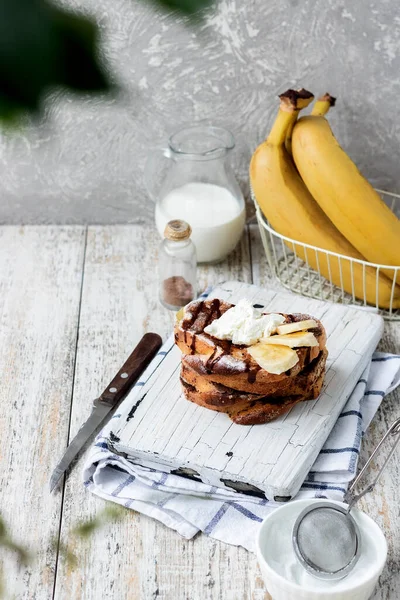 Torradas Francesas Com Banana Requeijão Comida Simples Confortável Prato Pequeno — Fotografia de Stock