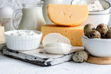 Çeşitli tarım ürünleri. Çeşitli süt ürünleri ve süt ürünleri