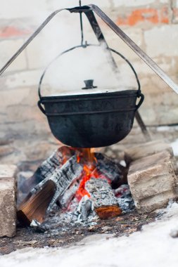 Ateşte balık çorbası