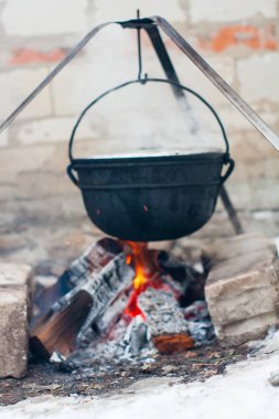 Ateşte balık çorbası