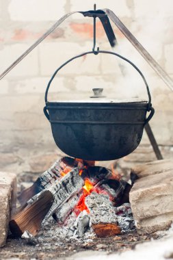 Ateşte balık çorbası