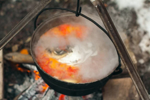 Soupe de poisson sur le feu — Photo