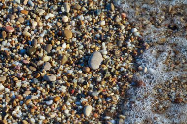 sahilde deniz çakıl renkli granit
