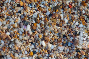 sahilde deniz çakıl renkli granit