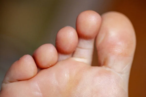 Dedos do pé da menina são saudáveis e bonitos . — Fotografia de Stock