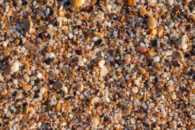 sahilde deniz çakıl renkli granit