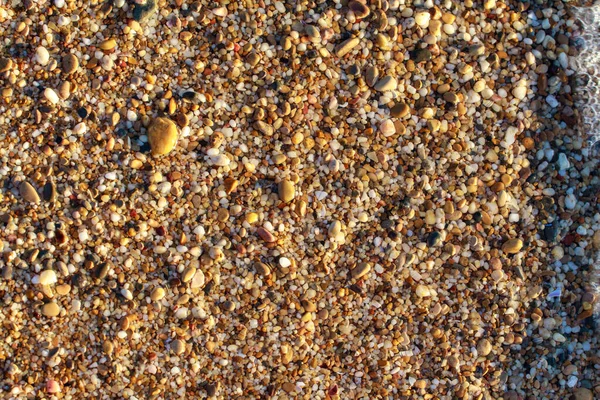 Guijarros de mar de granito de color en la playa — Foto de Stock