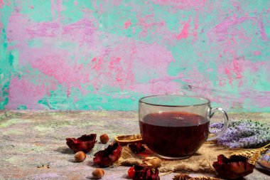 Cam bardakta Red Hot Hibiscus çayı