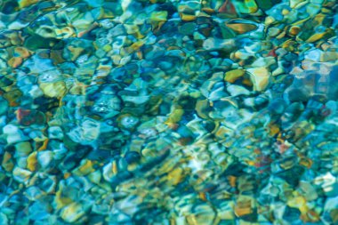 sahilde deniz çakıl renkli granit