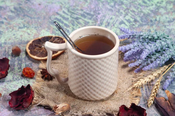 Red Hot Hibiscus tea in a glass mug — Stock Photo, Image