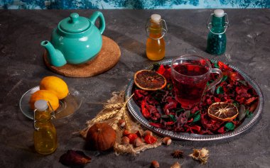 Cam bardakta Red Hot Hibiscus çayı